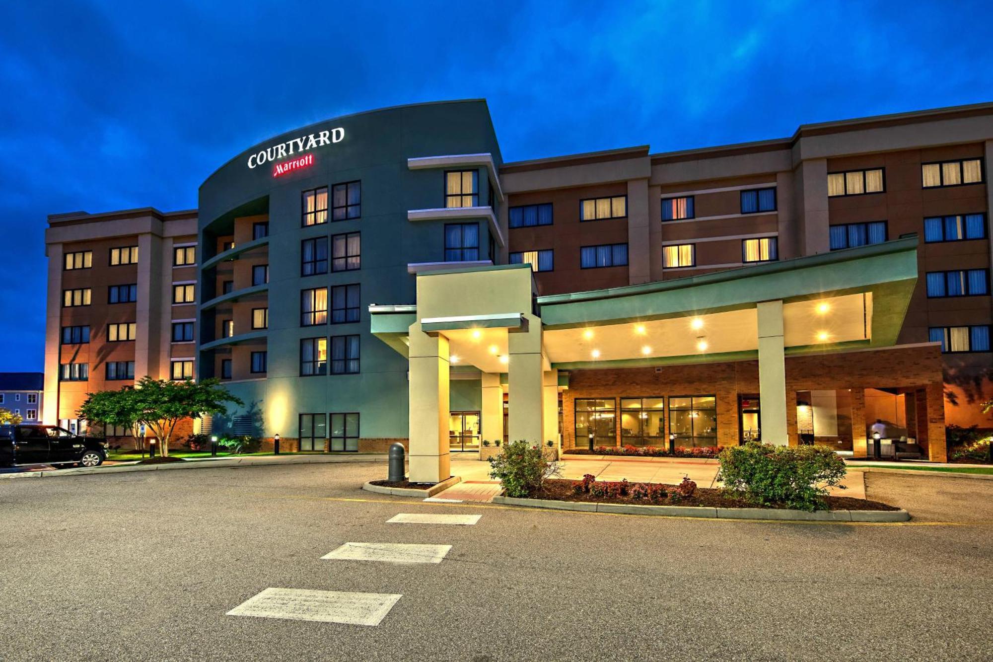 Courtyard Newport News Airport Hotel Bagian luar foto