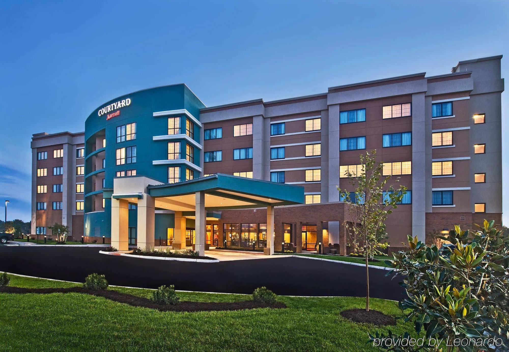 Courtyard Newport News Airport Hotel Bagian luar foto